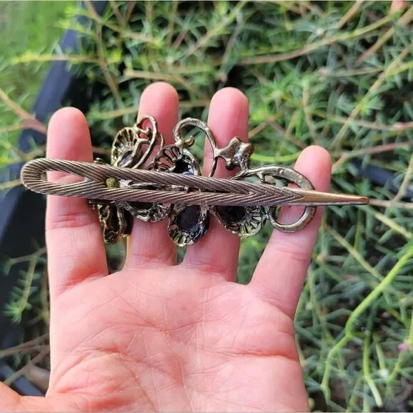 Beautiful Vintage inspired Purple hair accessory - Picture 6 of 15